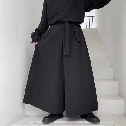 Kón wide leg hakama pants – tie waist – front view on stairs