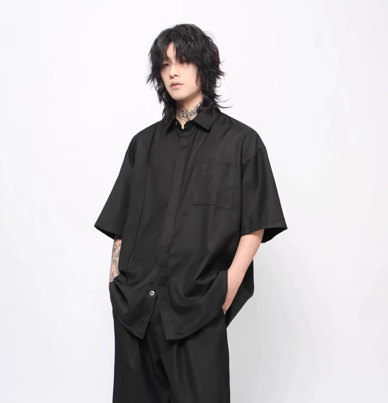 Kón oversized dropped shoulder shirt – hidden placket – front three-quarter view