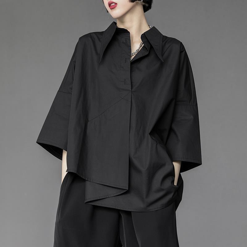 Dark avant-garde fashion shirt – irregular hem detail – front close view