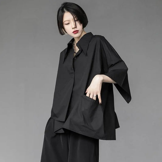 Kón unisex avant-garde shirt styled with hakama pants – front view
